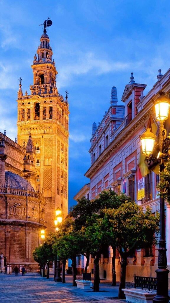 Majestic and imposing, the Giralda always leaves breathless. Eternal Seville