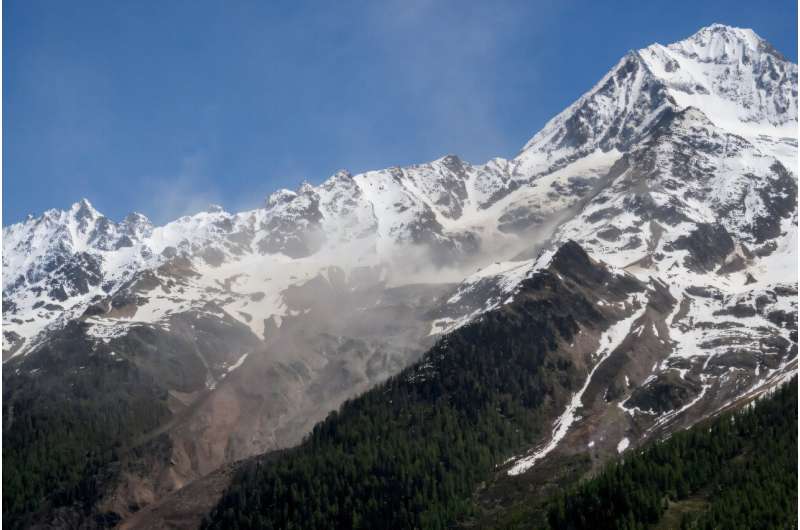 Dust rising after the collapse of the Birch glacier in Wallis canton