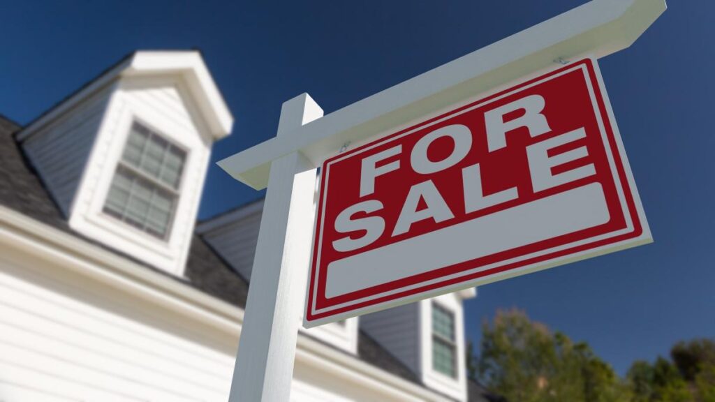 5 Reasons To Buy a House When the Economy Is Down