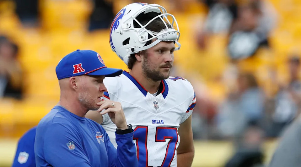 Buffalo Bills head coach Sean McDermott and quarterback Josh AllenCharles LeClaire - Imagn Images