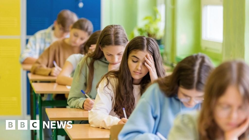 Uni 'sorry' for not allowing enough time for exam