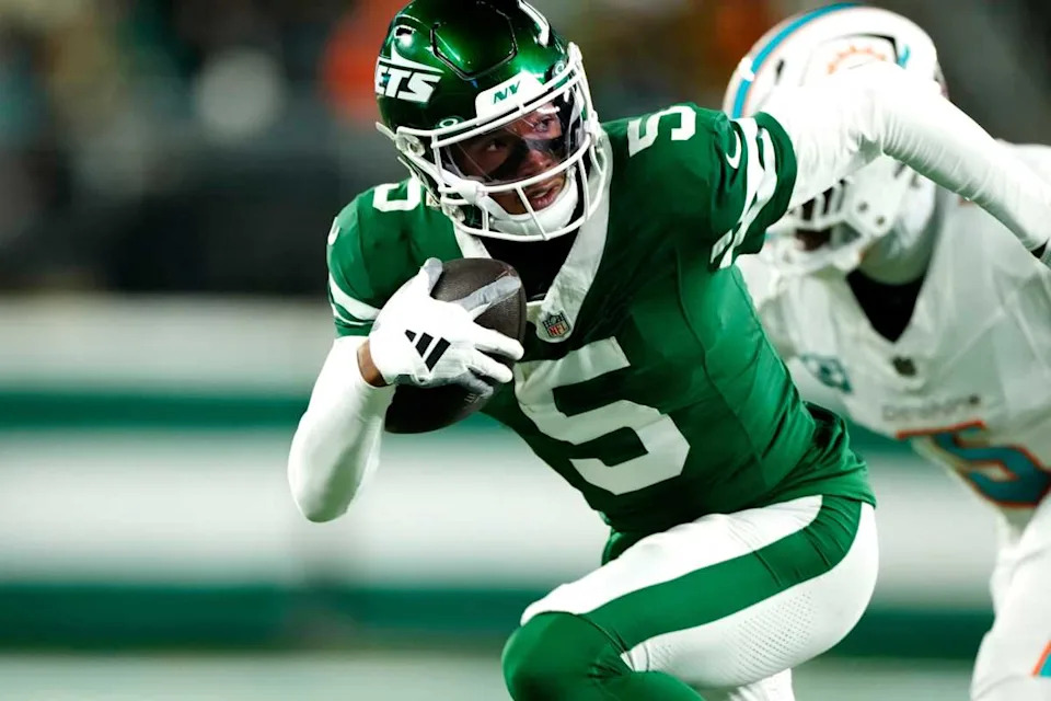New York Jets wide receiver Garrett Wilson (5) runs with the ball past Miami Dolphins cornerback Jalen Ramsey (5), Jan. 5, in East Rutherford. © Kevin R&period; Wexler-NorthJersey&period;com &sol; USA TODAY NETWORK via Imagn Images