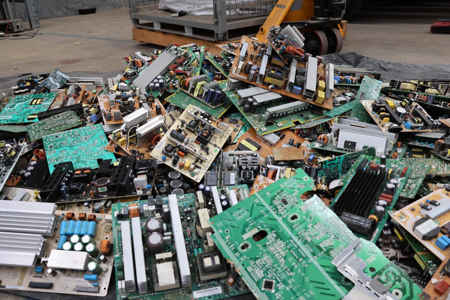 Gold from e-waste opens a rich vein for miners and the environment | Researchers have developed a safer and more sustainable approach to extract and recover gold from ore and electronic waste which promises to reduce levels of toxic waste from mining.