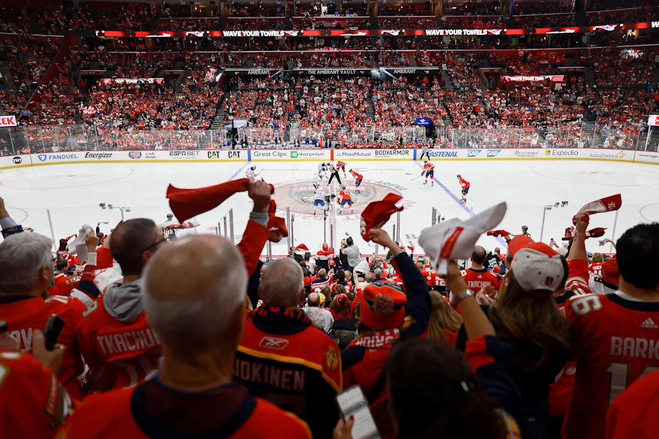 Panthers fans cheer during Game 3 at Amerant Bank Arena. (Carmen Mandato/Getty Images)
