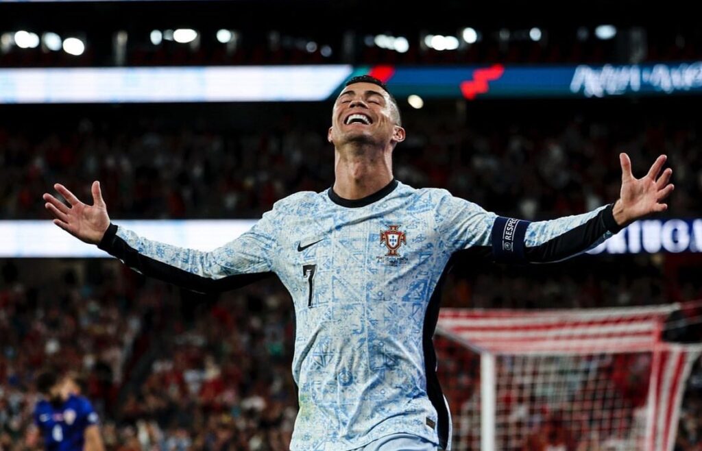 Spain star backs Cristiano Ronaldo over 1000-goal target Download app from appStore