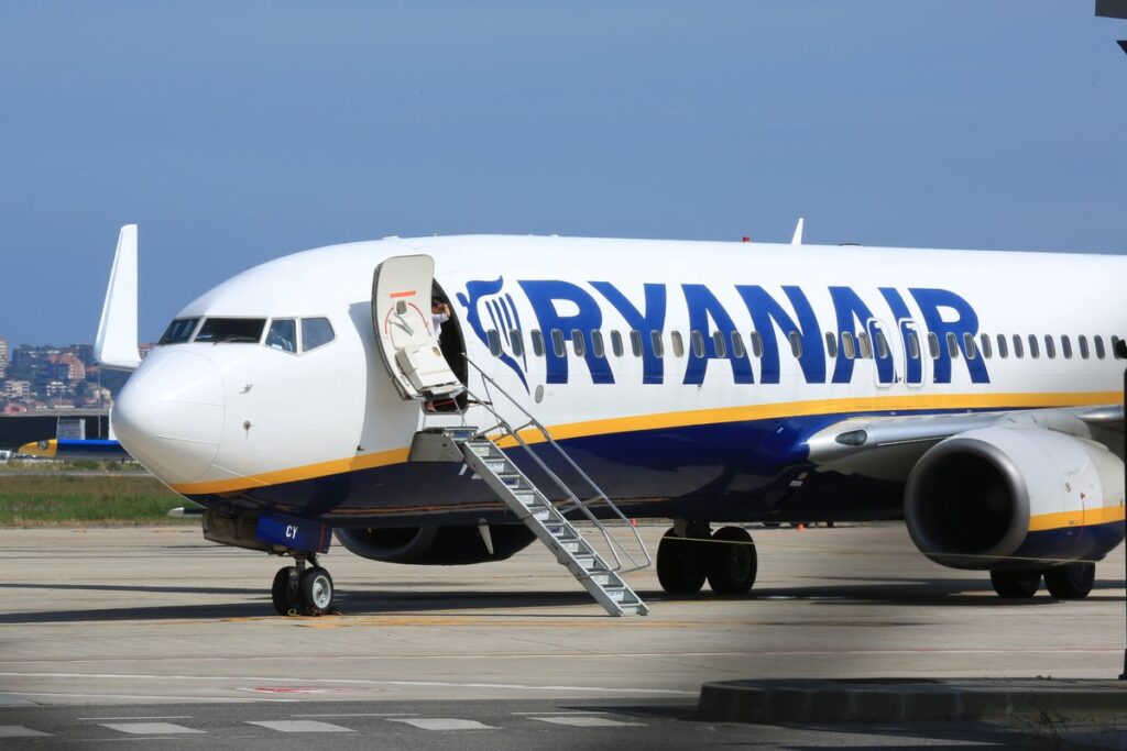 Ryanair London to Greece flight crashes into fence after landing Ryanair London to Greece flight crashes into fence after landing