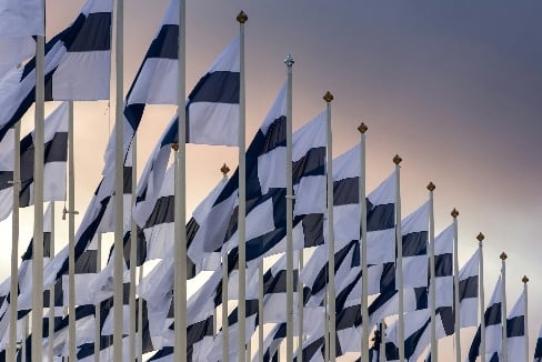 Many Finnish flags