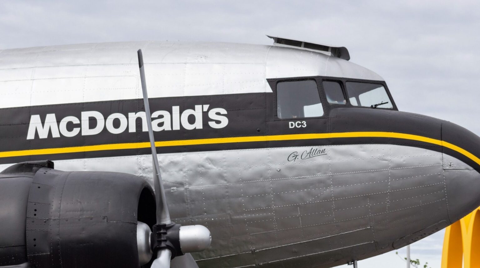 Forget Eating In Your Car. At This New Zealand McDonald's Location, You Can Eat Inside A Decommissioned Aircraft
