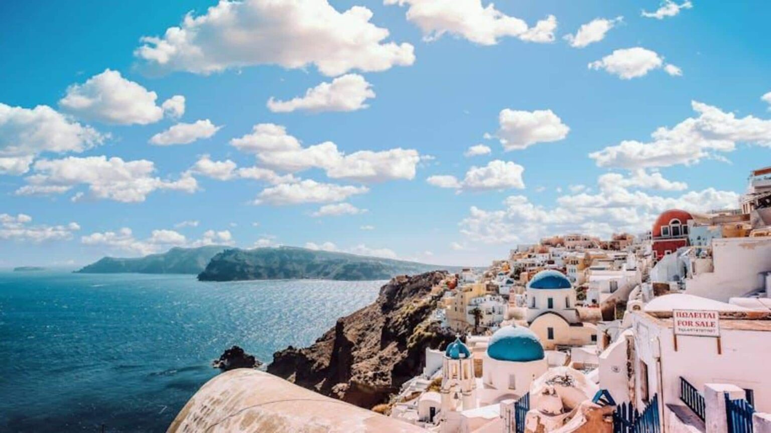Overrated tourist spots in Greece to avoid Overrated tourist spots in Greece to avoid