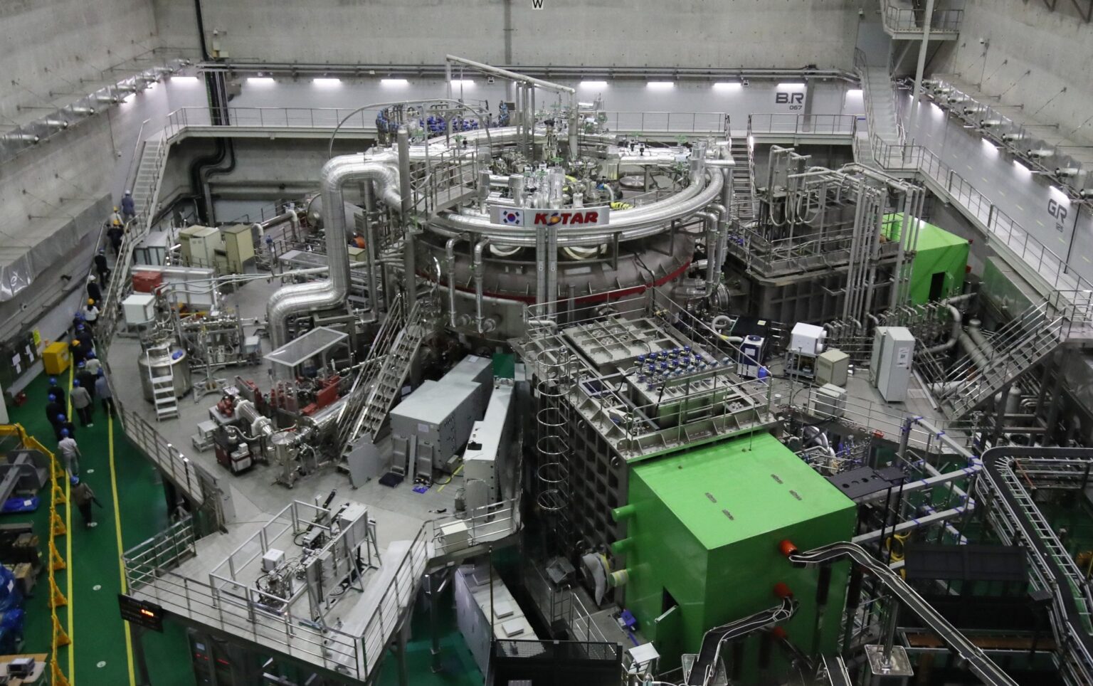 Korea aims to commercialize nuclear fusion by 2040. Is that possible? - Korea, which completed its own research device, the Korea Superconducting Tokamak Advanced Research (Kstar), in 2007 using homegrown technology, is aiming to achieve commercialization by 2040.