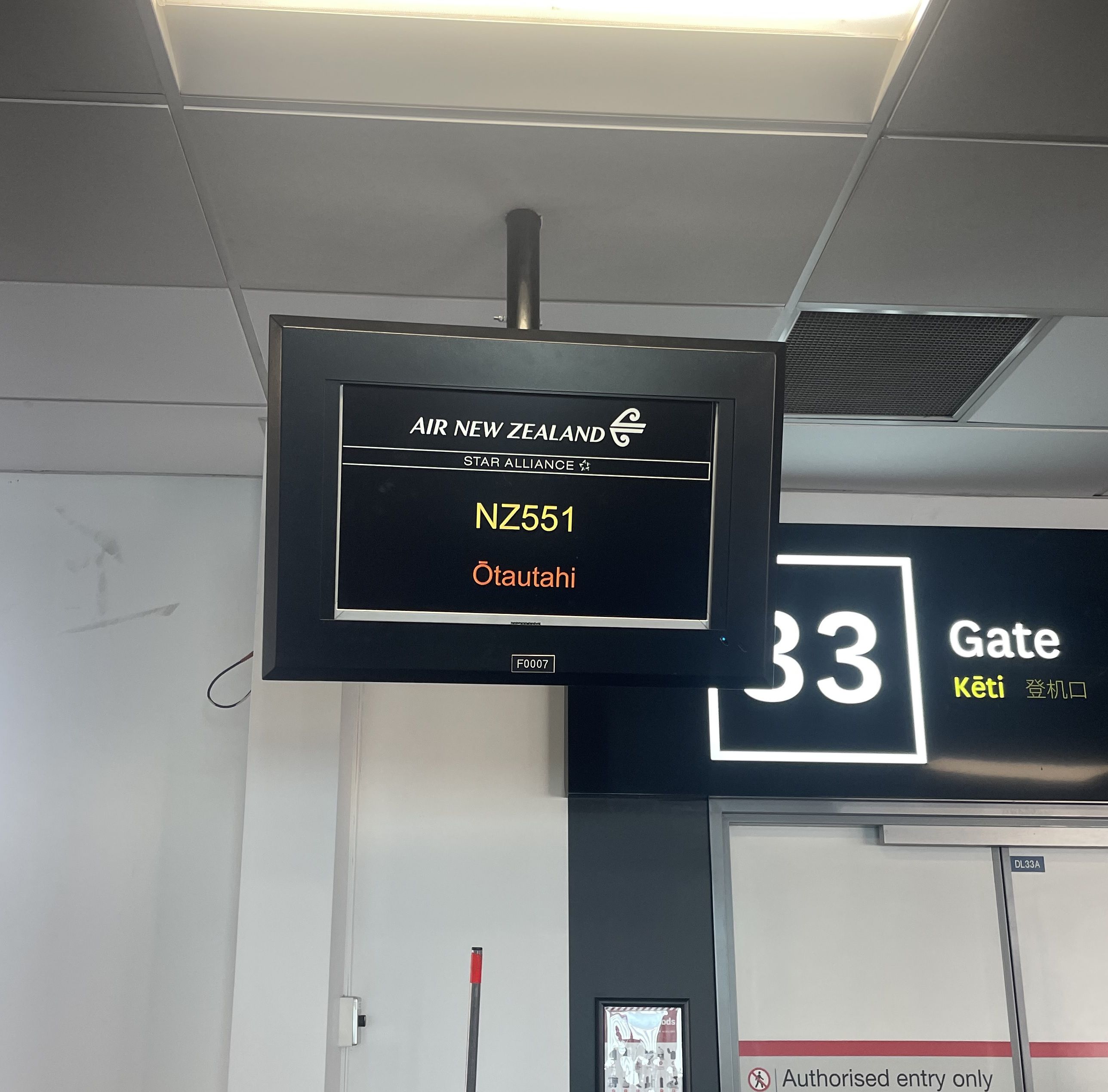 NZ551 boarding 2