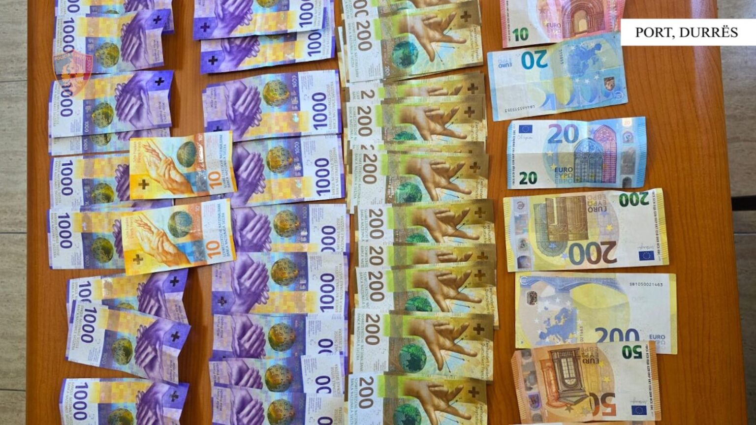 Two Kosovo citizens have around 23 thousand undeclared francs seized at the port of Durrës