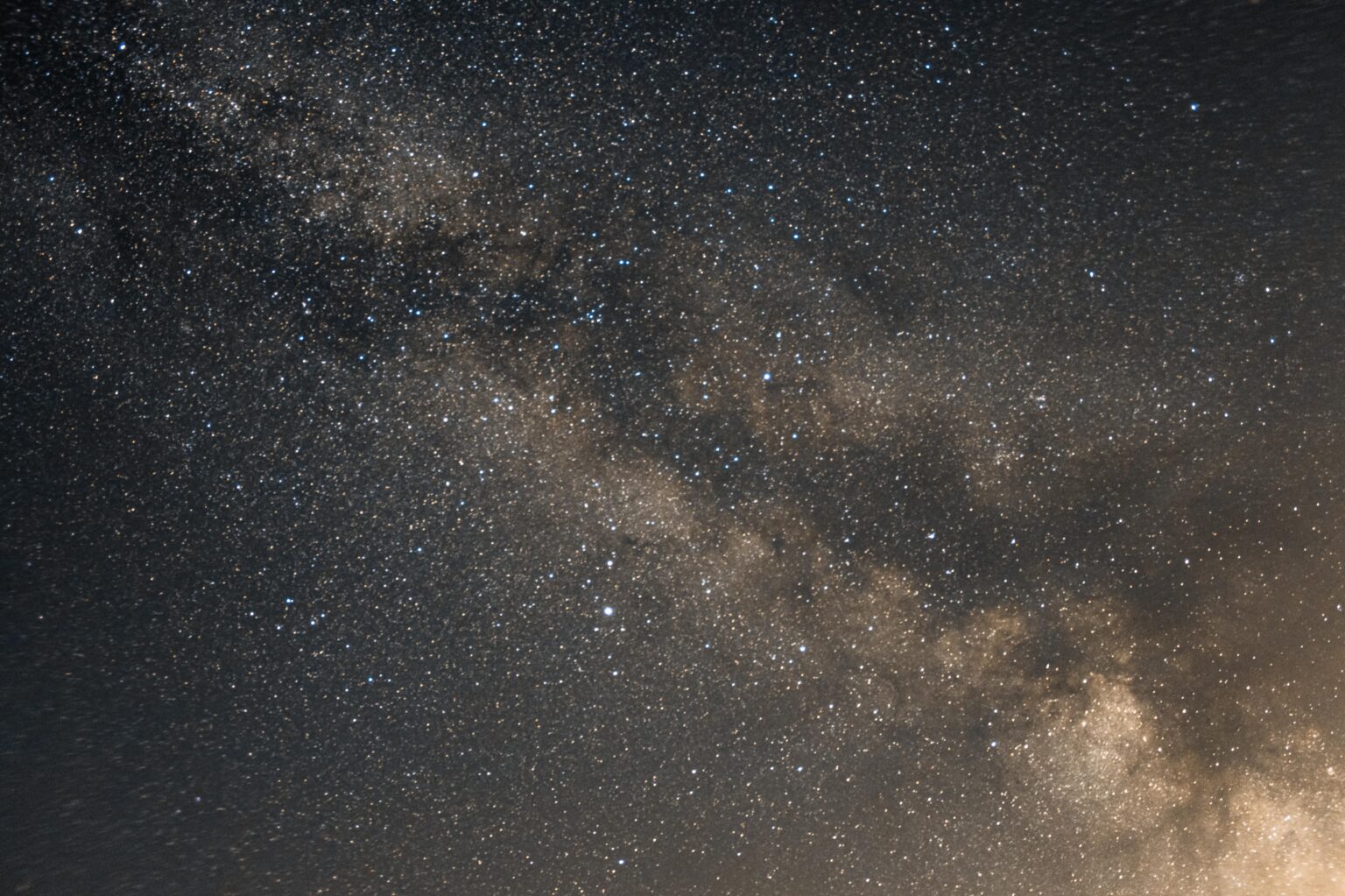 Milky Way with a 100$ DSLR and only with a tripod.