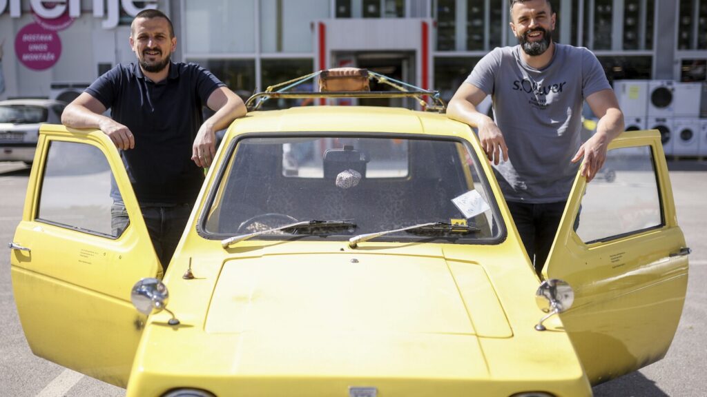 Sarajevo duo revives Del Boy’s van from ‘Only Fools and Horses’ Sarajevo duo revives Del Boy's van from 'Only Fools and Horses'