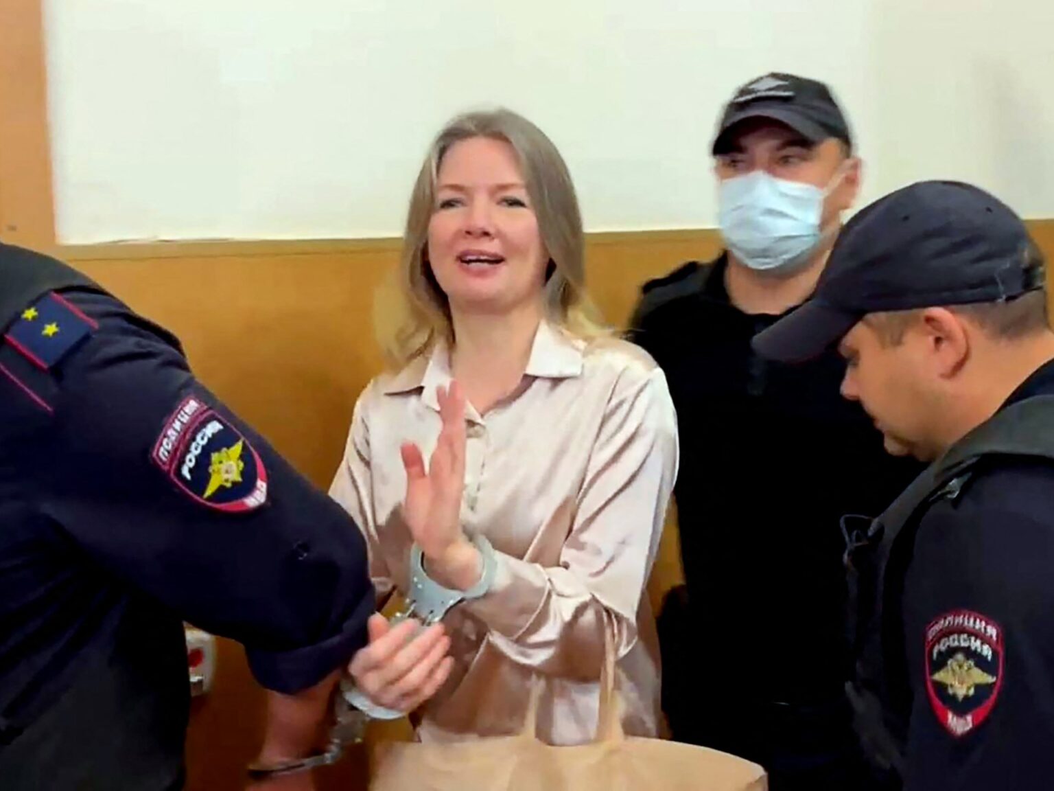 Russia jails journalist for alleged Navalny links amid crackdown on dissent | News