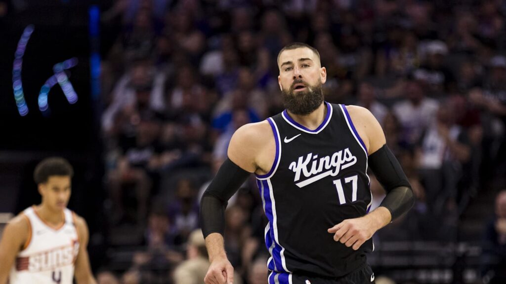 Ex-Toronto Raptors Big Man Jonas Valančiūnas Considering Move to Greece