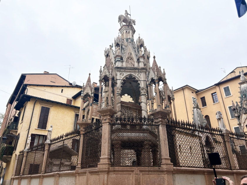 A monument to one of the city's noblemen.
