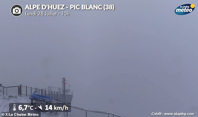 In the Alps, a sudden plunge in temperature caused snowfall overnight in Isère, Savoie and Haute-Savoie