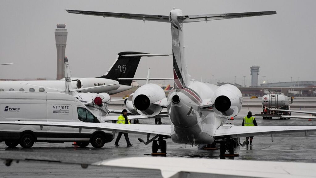 France and Spain join global push to tax private jets and premium flights for climate funding