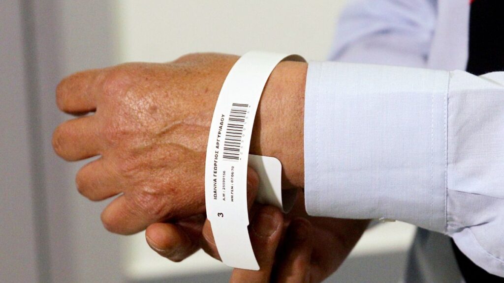 Greece cuts emergency care waiting times by using QR codes, bracelets to prioritise patients