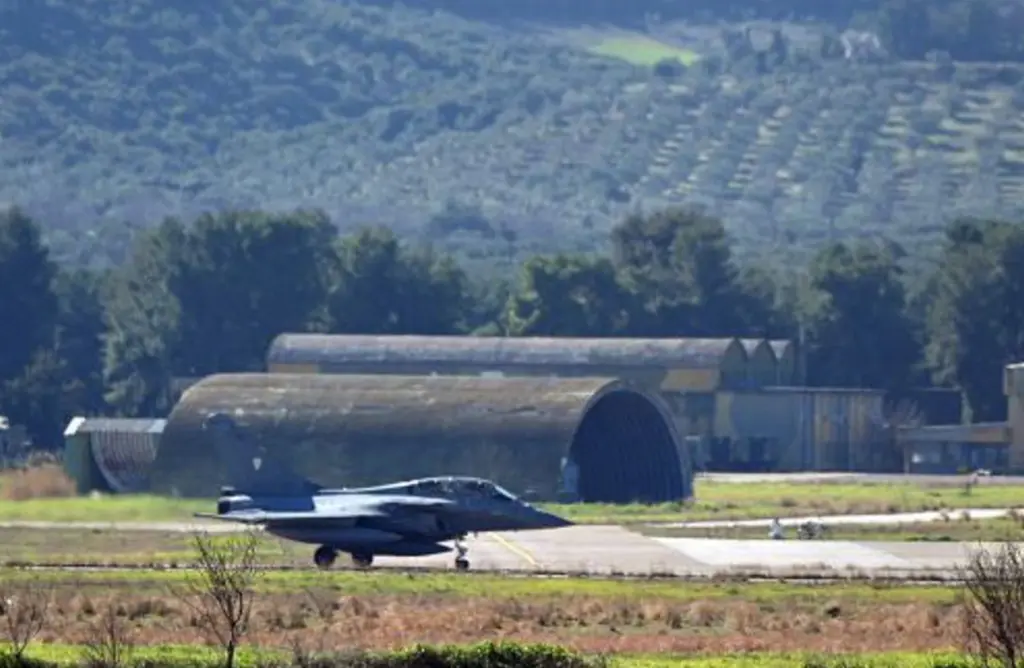 Four Chinese Nationals Detained in Greece for Photographing Fighter Jets Four Chinese Nationals Detained in Greece for Photographing Fighter Jets