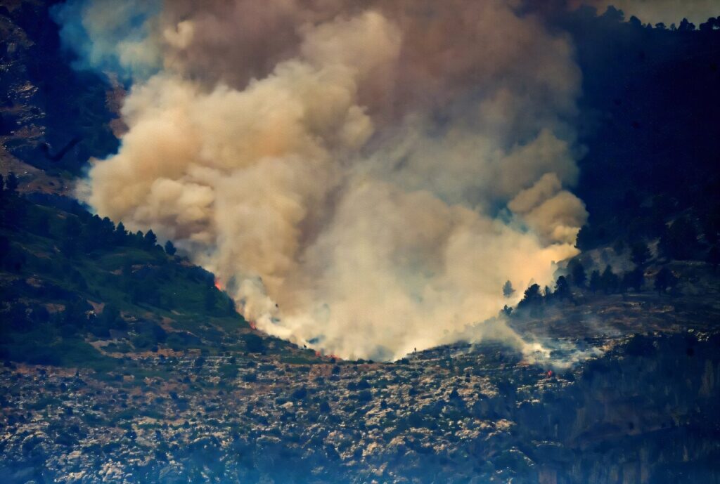 Thousands told to stay home as Spain forest fire rages