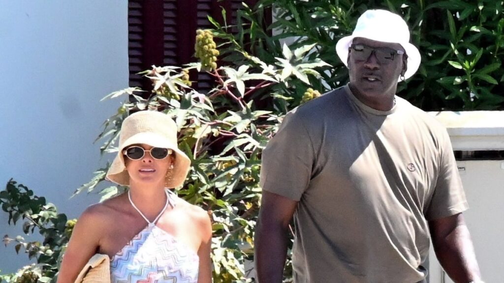 Michael Jordan and Yvette Prieto continue their summer of love and vacation in Greece Michael Jordan and Yvette Prieto continue their summer of love and vacation in Greece