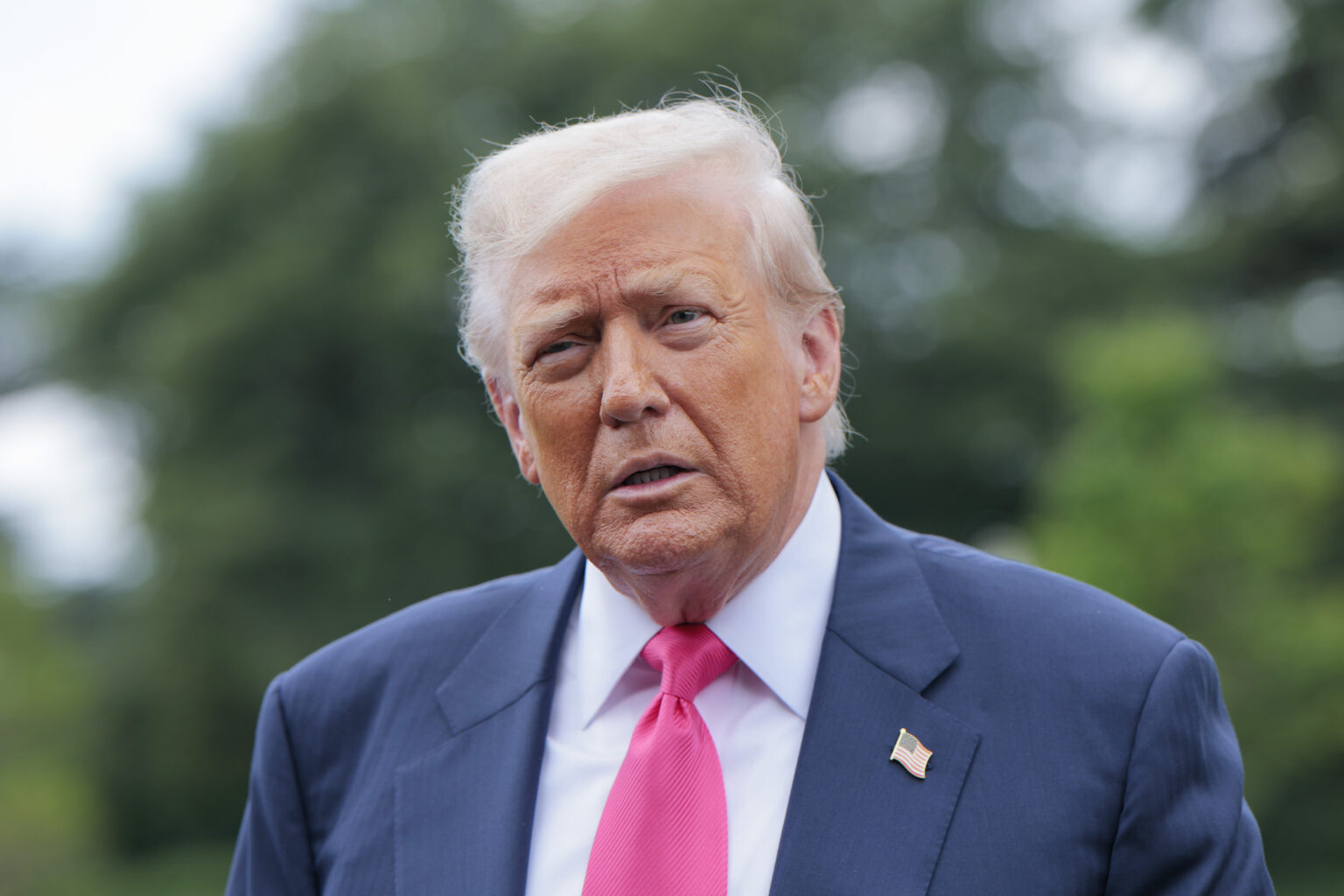 Donald Trump Defends ‘Weak Dollar,’ Economic Analysts Respond Trump