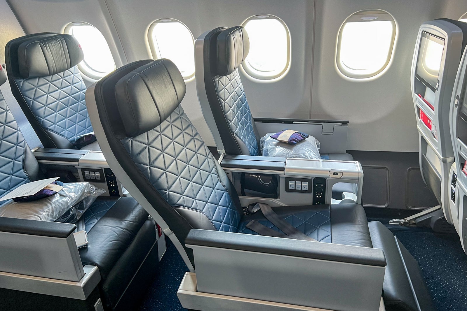 Delta cabin