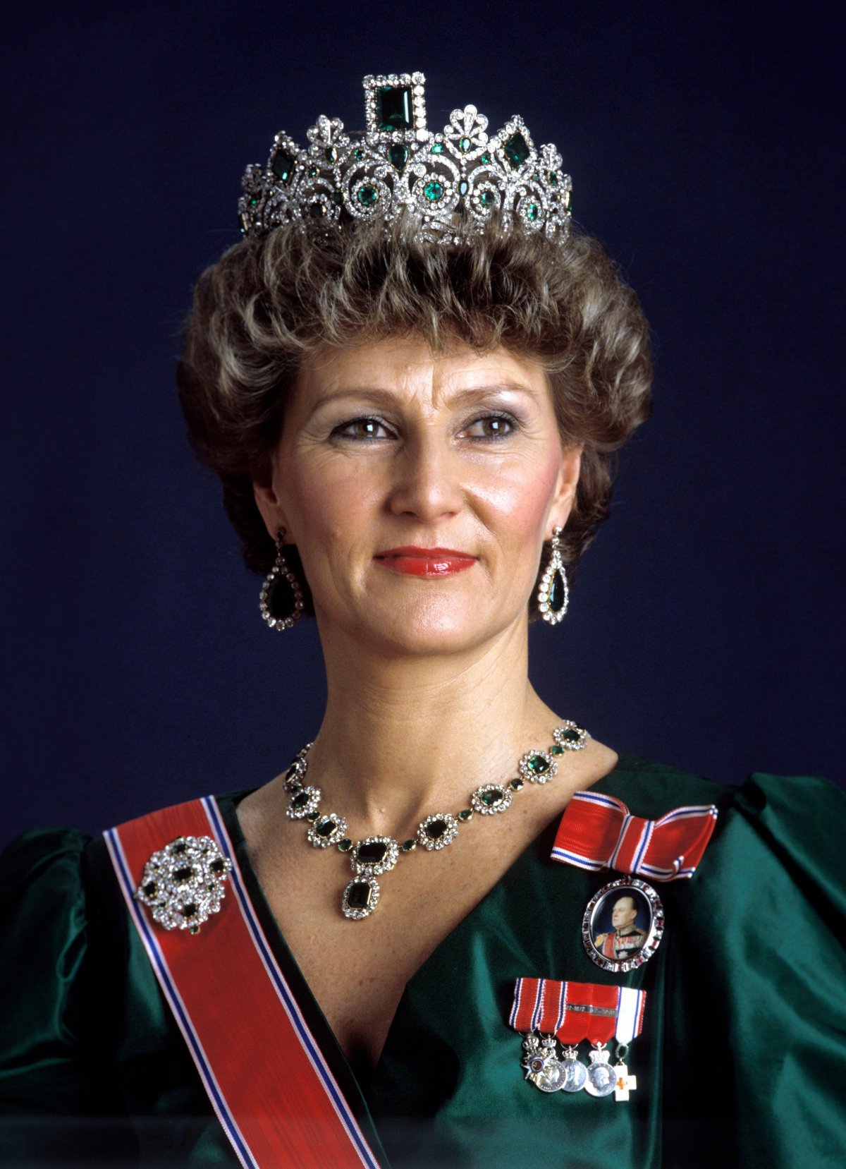 The Crown Princess of Norway poses for a gala portrait in Oslo on January 19, 1987 (Bjørn Sigurdsøn/NTB/Alamy)