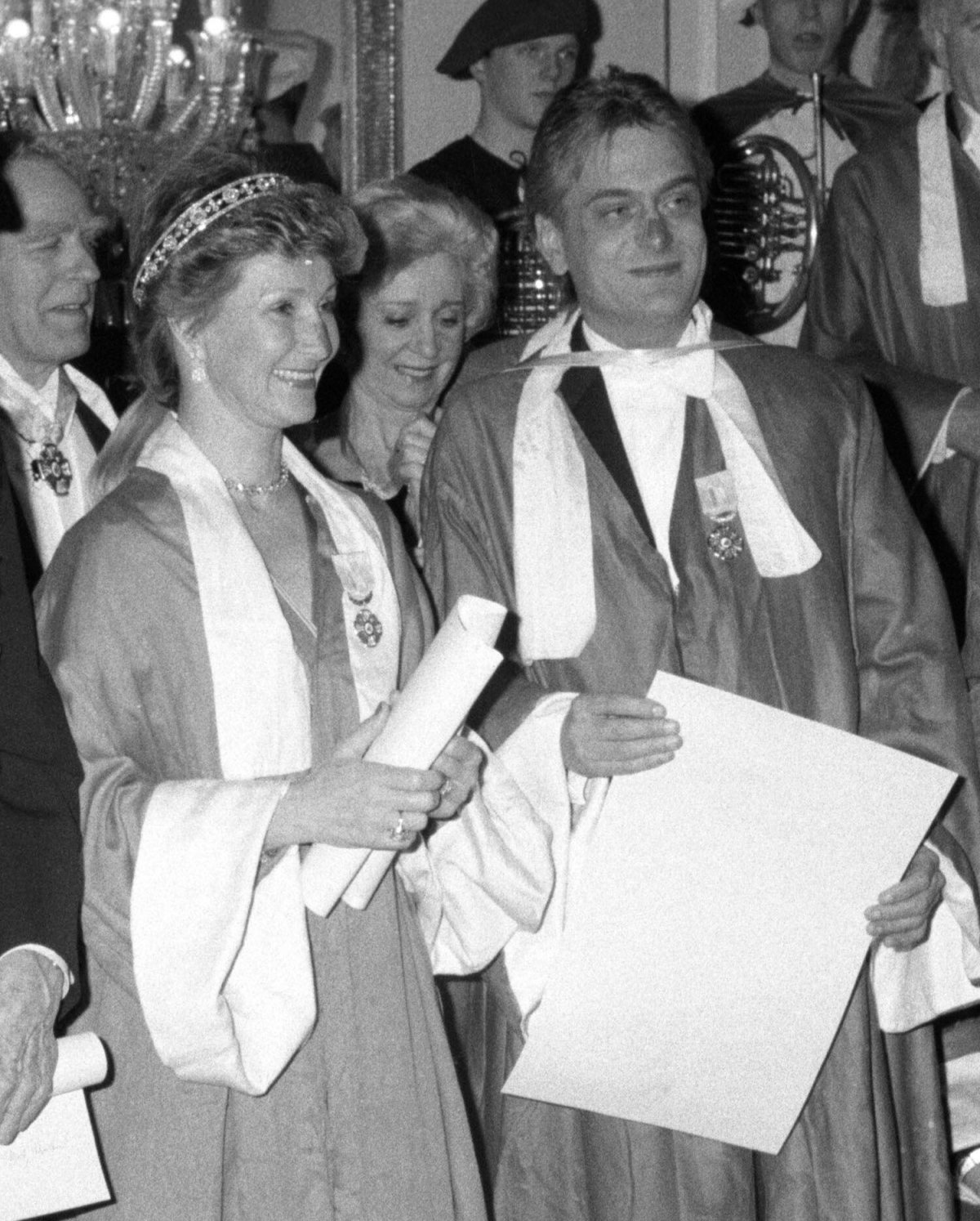 The Crown Princess of Norway is awarded an honorary knighthood by the Artists' Association in Oslo on December 8, 1985 (Bjørn Sigurdsøn/NTB/Alamy)