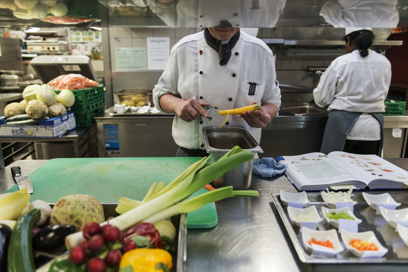 Cooks at work in the kitchen, pictured during a look behind the scenes at Hotel Seedamm Plaza in Pfaeffikon, canton of Schwyz, Switzerland, on March 31, 2014. (KEYSTONE/Christian Beutler)