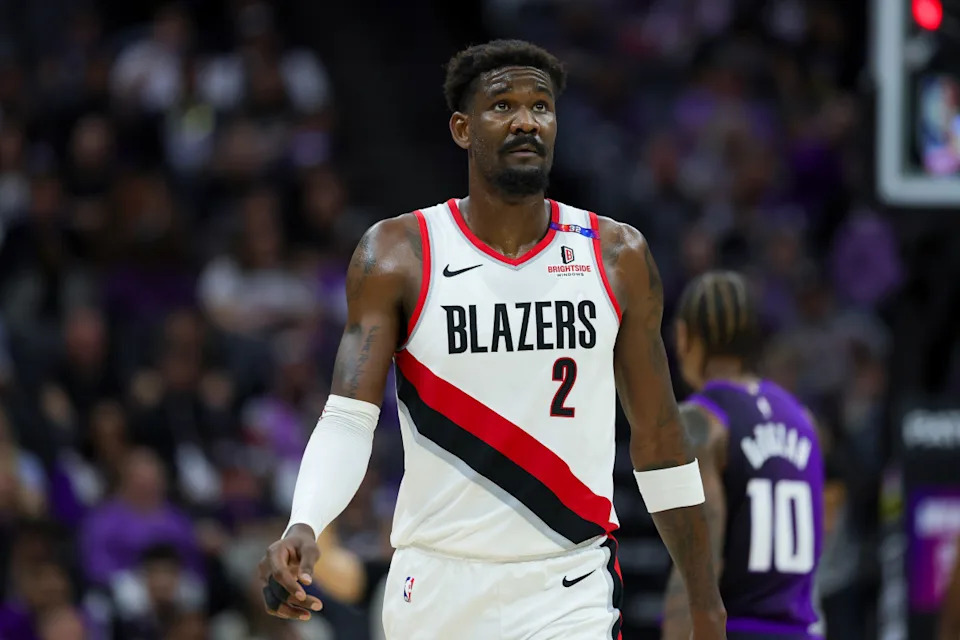 Former Portland Trail Blazers center Deandre Ayton (2)© Sergio Estrada-Imagn Images