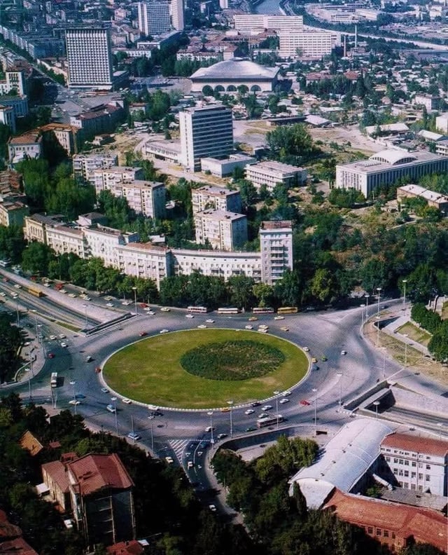 Tbilisi Heroes square 1978 and 2025
