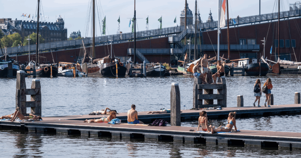 Heat warning issued as temperatures of up to 39C expected in the Netherlands Heat warning issued as temperatures of up to 39C expected in the Netherlands