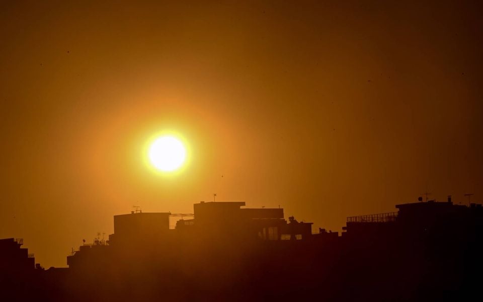 Heatwave persists across Greece, temperatures soar above 43°C