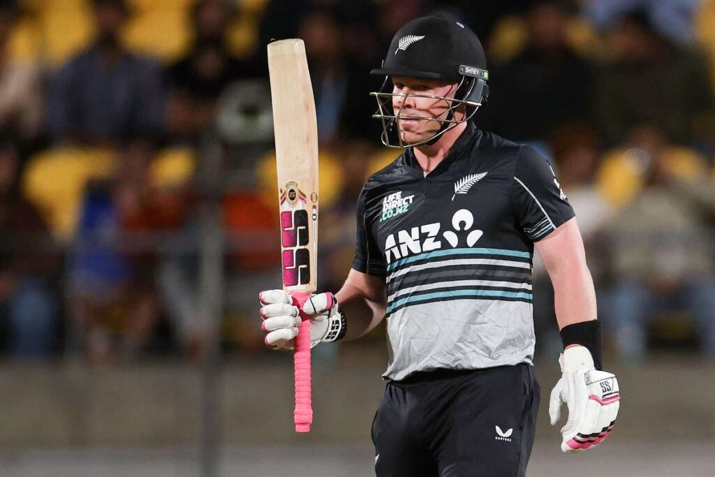 New Zealand thrash Zimbabwe to meet South Africa in tri-series final