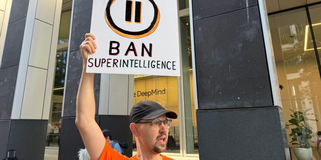 Protesters accuse Google of breaking its promises on AI safety: “AI companies are less regulated than sandwich shops”