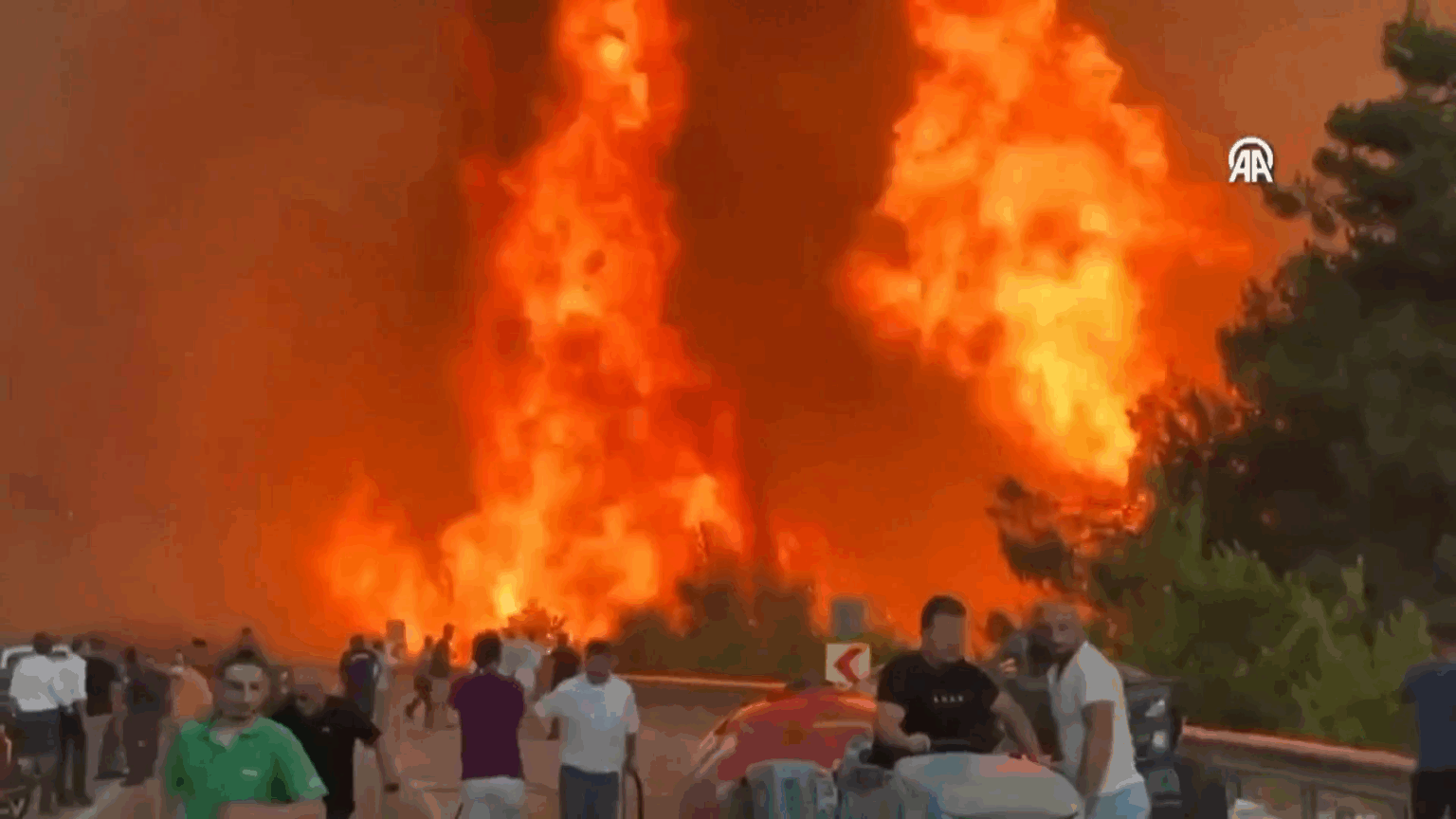 Greece wildfires force evacuations as hundreds of firefighters battle blaze – Channel 4 News Greece wildfires force evacuations as hundreds of firefighters battle blaze – Channel 4 News