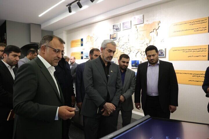 Economy minister visits anti-money laundering exhibition