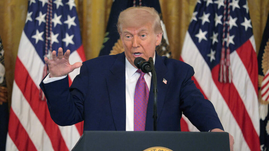 JPMorgan CEO Warns Of ‘Significant Risks’ To US Economy Over Trump Policies JPMorgan CEO Warns Of 'Significant Risks' To US Economy Over Trump Policies