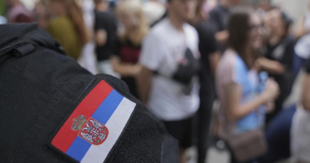 Police clash with anti-government protesters in Serbia over student expulsion | National News Police clash with anti-government protesters in Serbia over student expulsion | National News