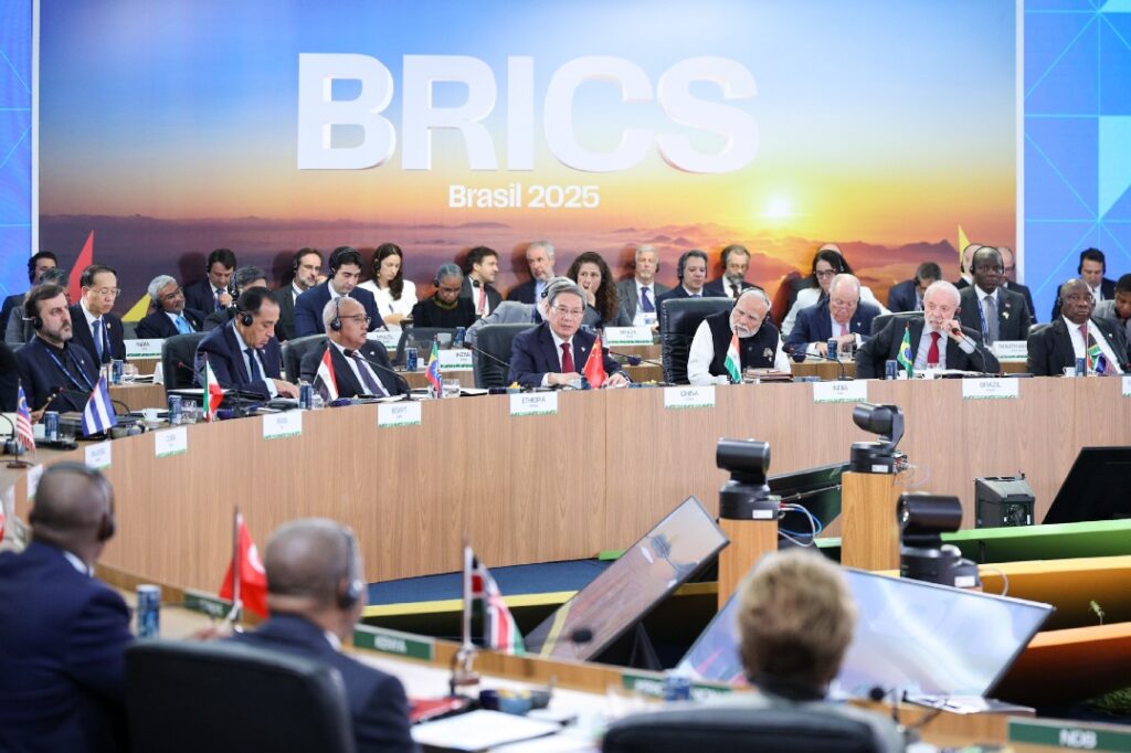 Promoting open world economy emphasized - World