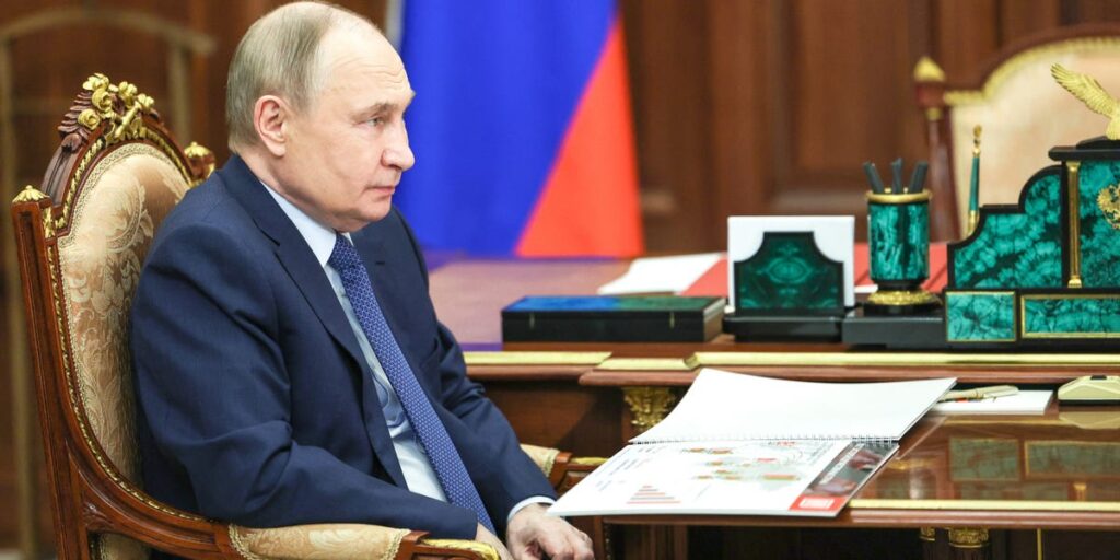 Russia's Soldier Recruitment Bonuses Add to War Costs, Impact Economy