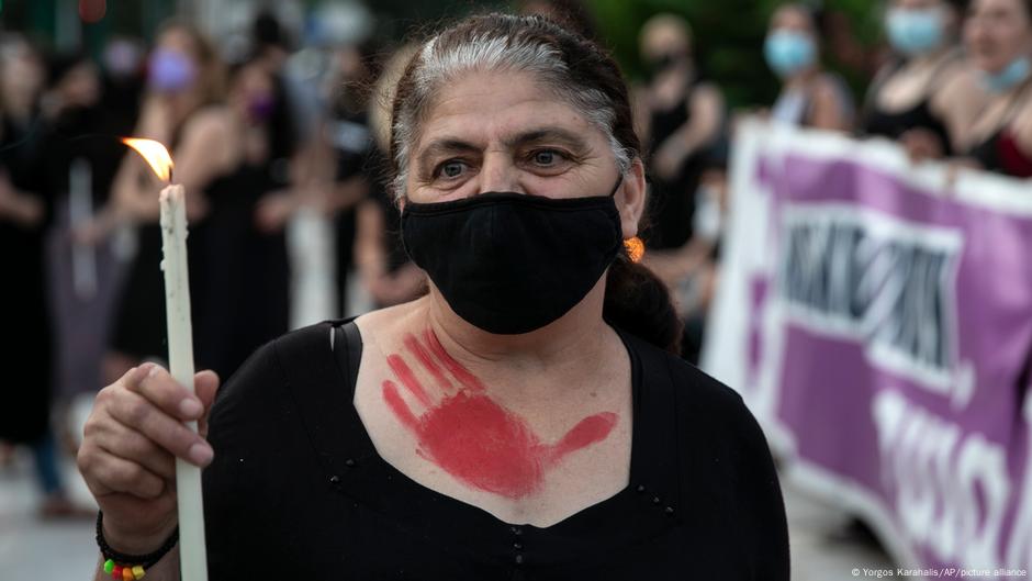 Violence against older women on the rise in Greece – DW – 07/13/2025