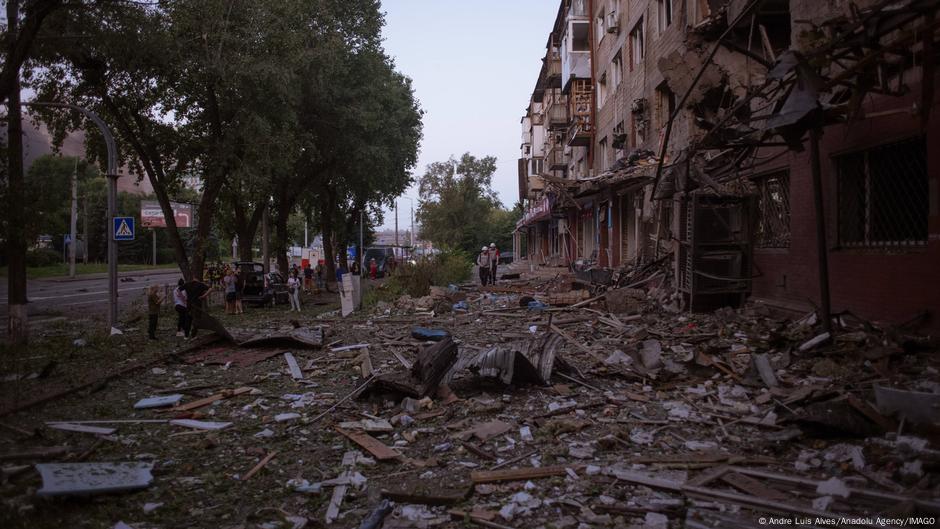 Ukraine hit by major attack as Trump says Putin won't 'stop' – DW – 07/05/2025