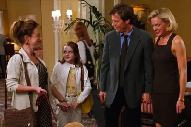 Disney Dennis Quaid, Elaine Hendrix, Lindsay Lohan, and Lisa Ann Walter in 'The Parent Trap'