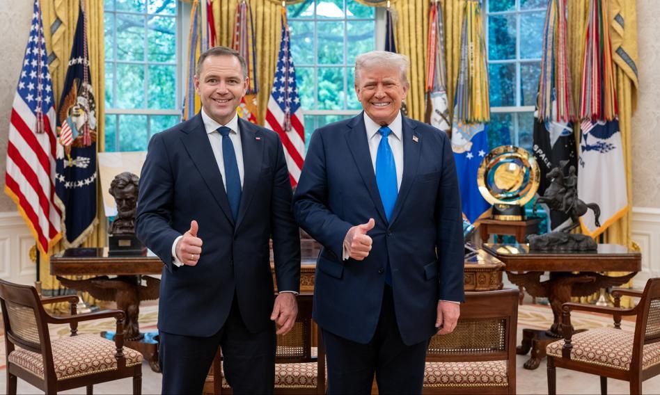 And do you remember how during the debate Nawrocki pointed out to Trzaskowski that he had a photo with a pedophile?
