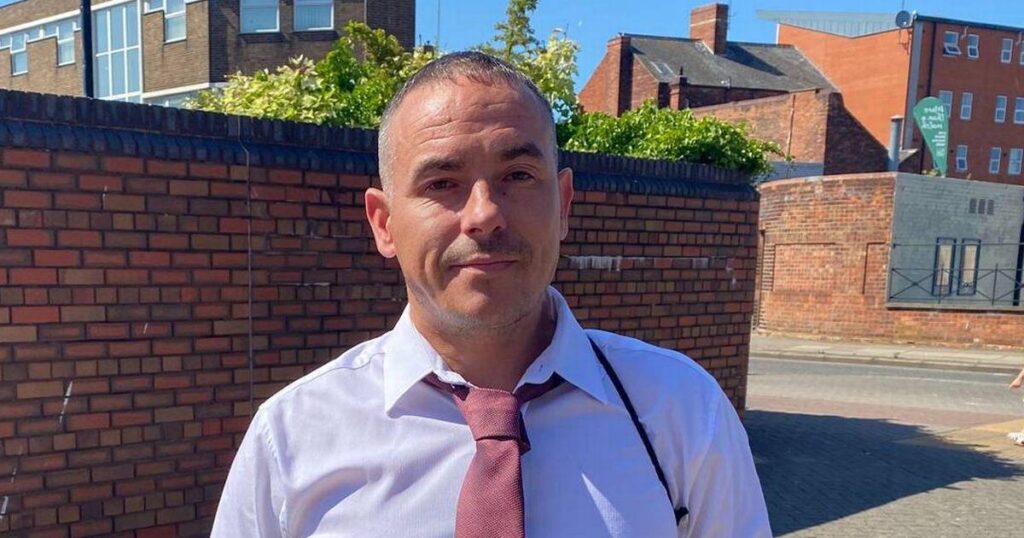 Dad knocked out man exposing himself in the street in front of children