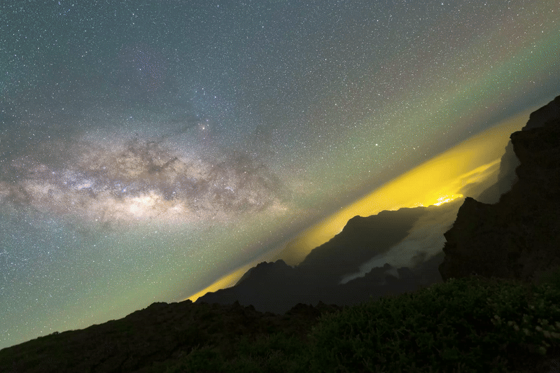 I stabilized an 8-hour timelapse to show the Earth's rotation